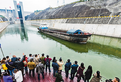 三峽大壩開通升船機觀光游