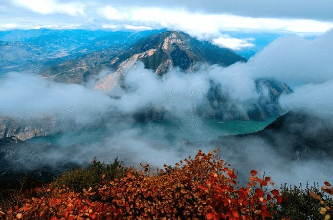 第七屆西旅會和2021文旅會即將舉辦 奉節展館占地面積達200平方米 游客可在現場觀《歸來三峽》學夔州刺繡 嘗奉節臍橙 賞絕美風光