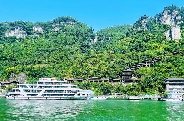 48艘游輪駐扎200公里三峽,&ldquo;黃金水道&rdquo;如何煉成24K金產業