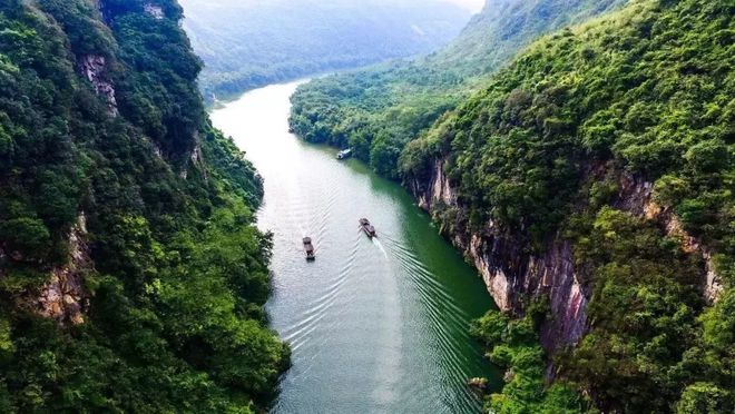 連州地下河獲評&ldquo;最喜愛景區&rdquo;,愛地&middot;古龍成華南至尊旅游大贏家