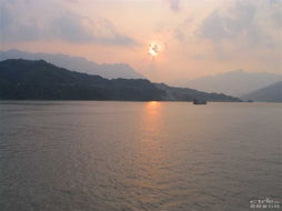 長江三峽旅游 壯美風(fēng)光與人文歷史的全景記錄